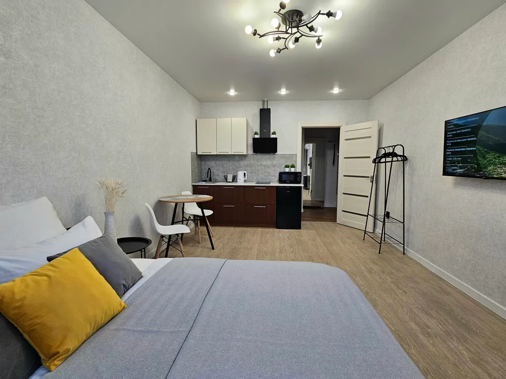 Уютная студия с видом на закат