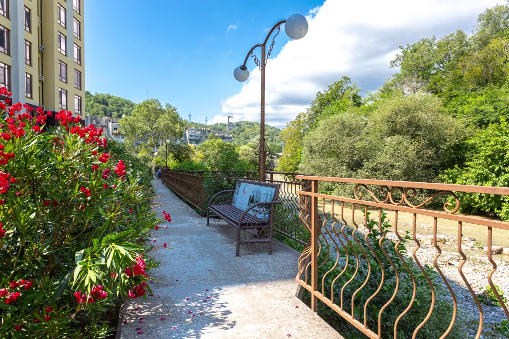 Квартира с балконом и видом на гору