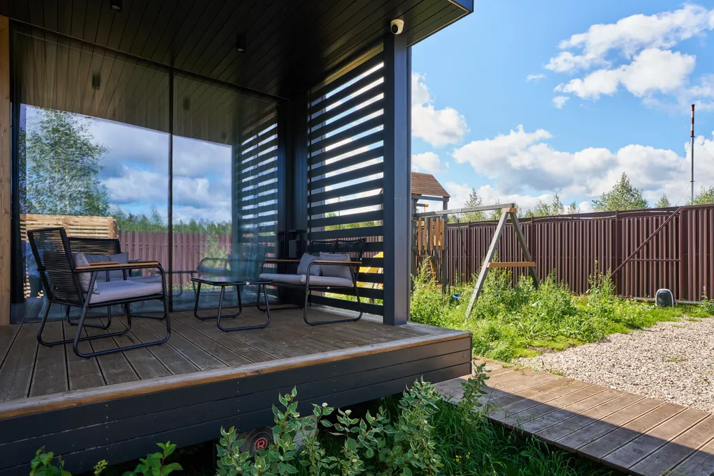 Просторный дом с сауной и камином в окружении леса и реки