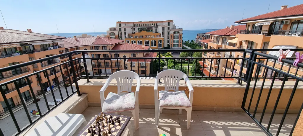 Апартаменты с 2 спальнями и огромным балконом с видом на море