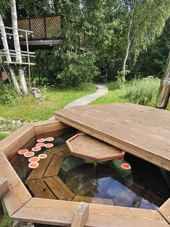 Домик на дереве Alderwood lodge