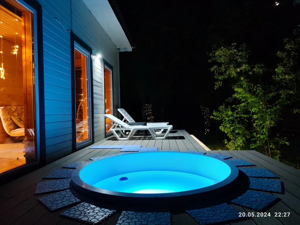 Домик в лесу с собственной горячей купелью 15 минут до центра города