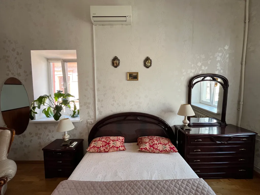 Квартира на усадьбе в купеческом центре исторического города