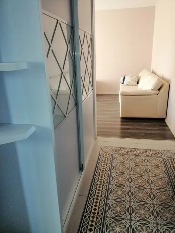 Уютная квартира с панорамными окнами и кондиционером