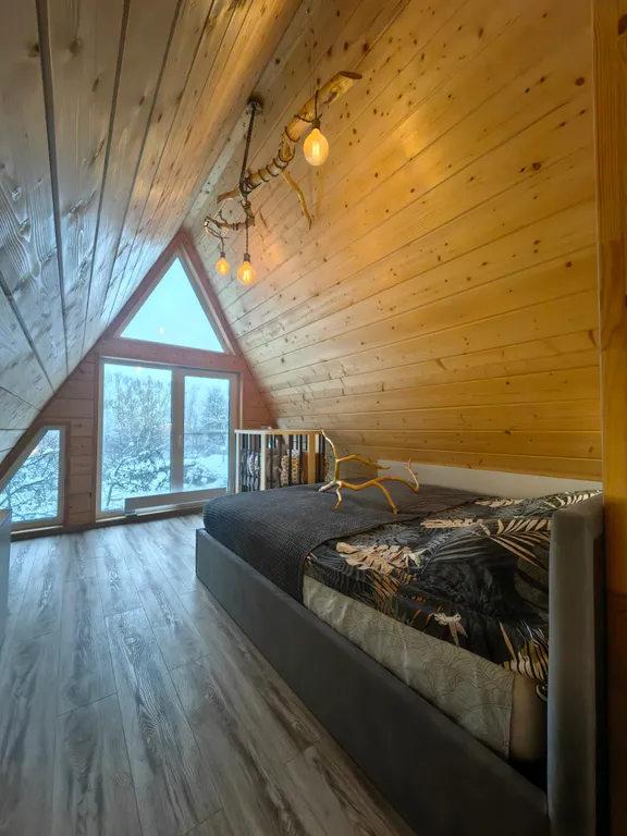 Дом с чаном и видом на реку в стиле A-Frame