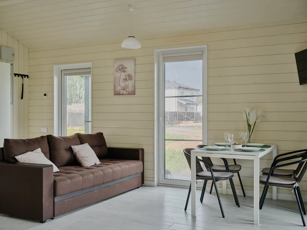 Коттедж Новый дом с сауной и детской/спортивной площадкой — Капорки