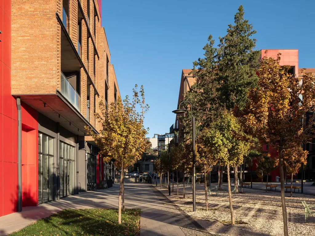 10 минут пешком до Старого Тбилиси