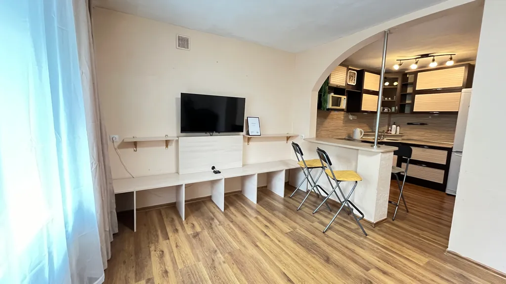 Дом у пруда