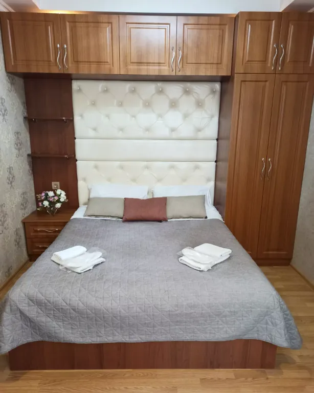 Квартира в 1 минуте от метро Кара Караева