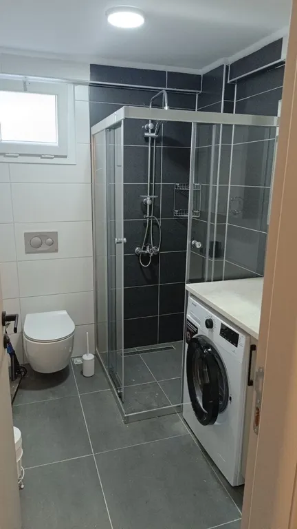 Квартира с бассейном и собственным полисадником