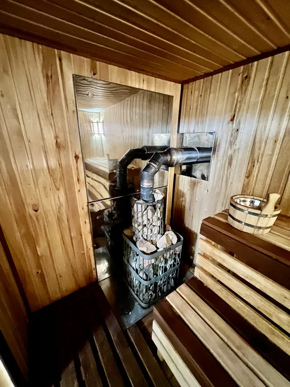 Дом в деревне с баней на дровах