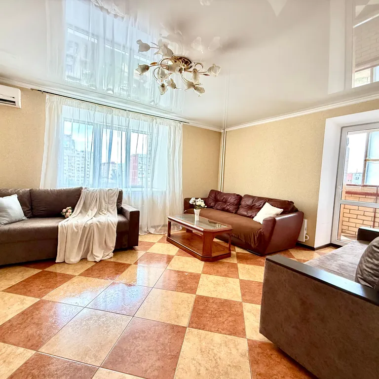 Большая квартира у Мамаева Кургана 3 лоджии