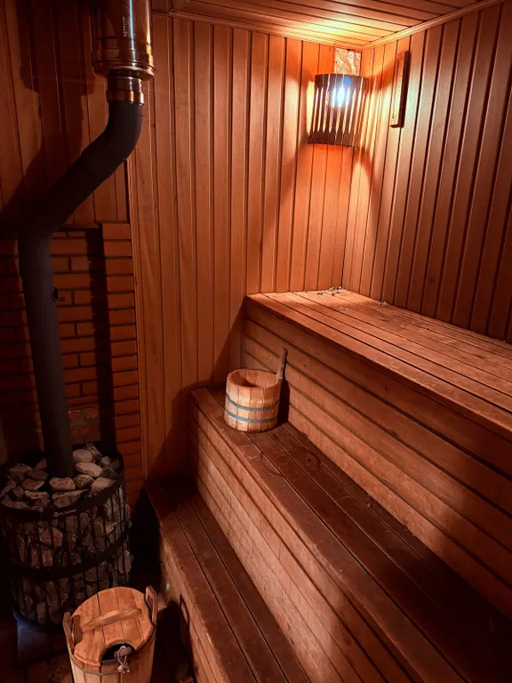 Уютный дом у березок