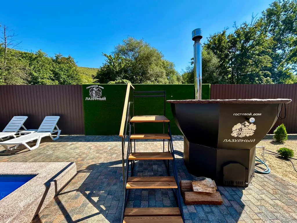 Коттедж Дом с большим бассейном в окружении леса, гор и реки — Горячий Ключ