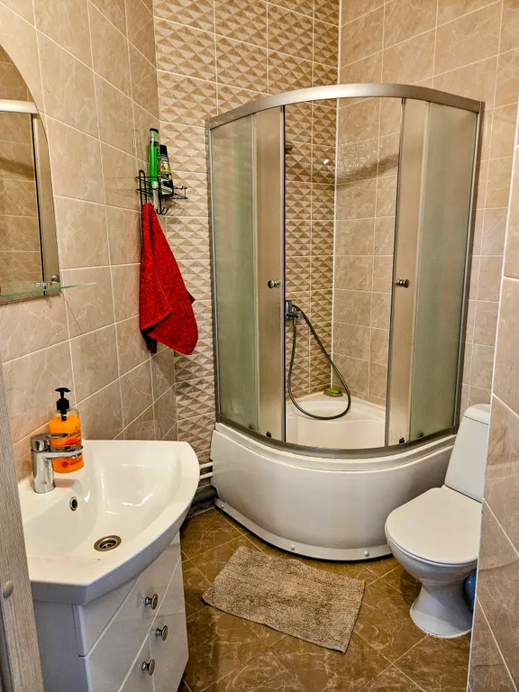 Просторная 80кв евро-трёшка с двумя сан узлами рядом с метро