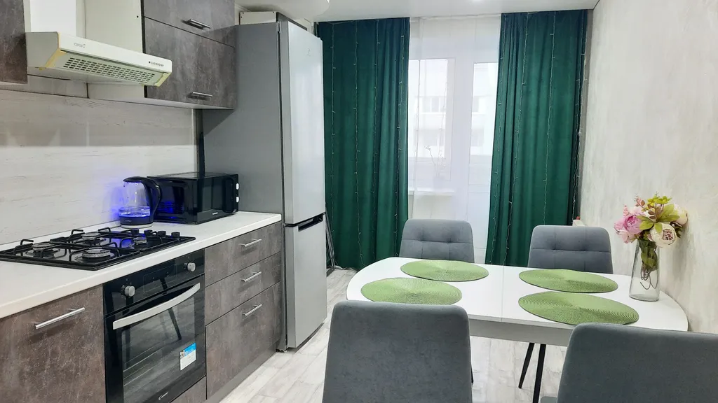 Светлая квартира с большой кроватью и Smart TV