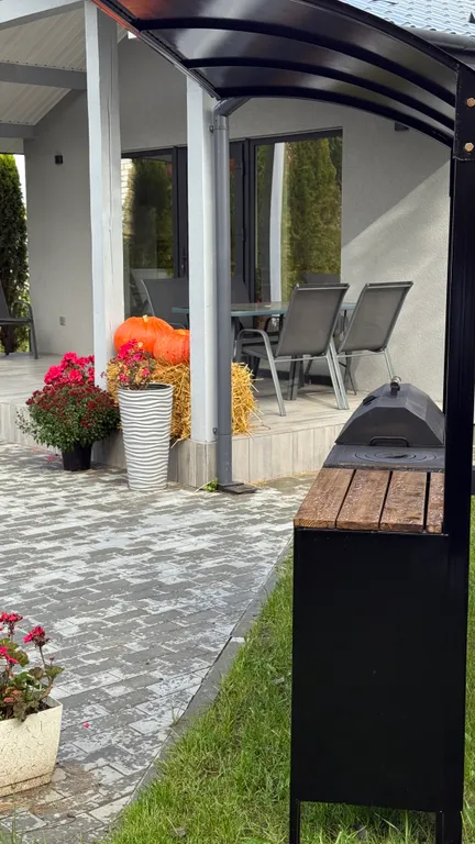 Уютный домик с террасой