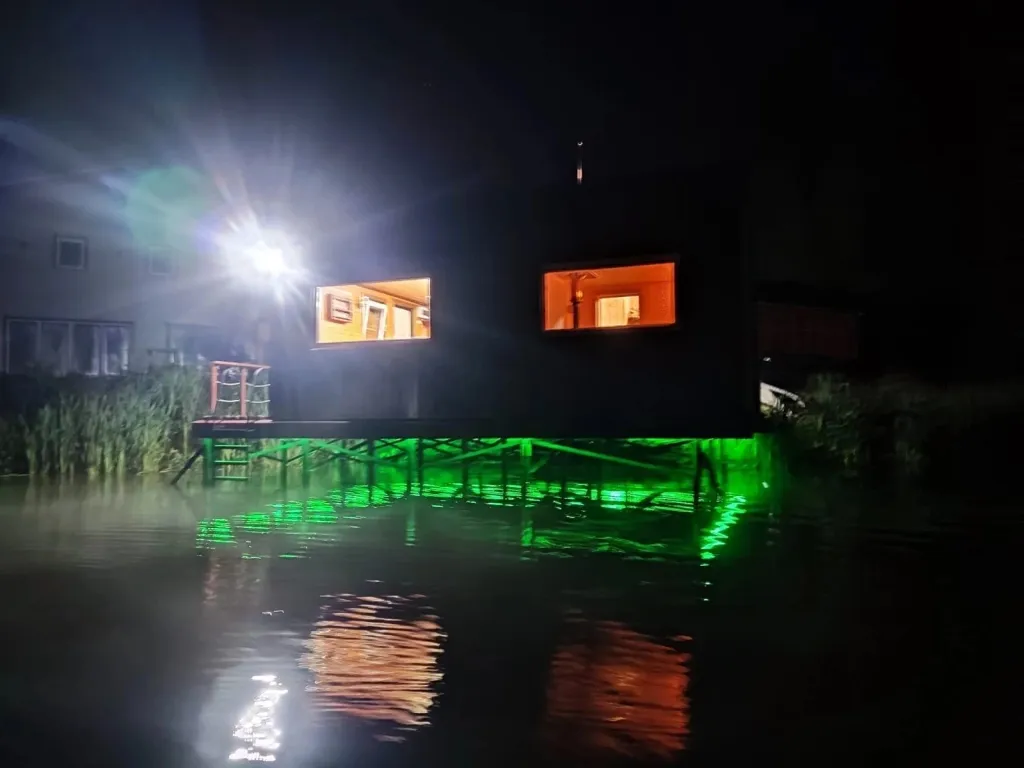 Дом отдыха на берегу озера