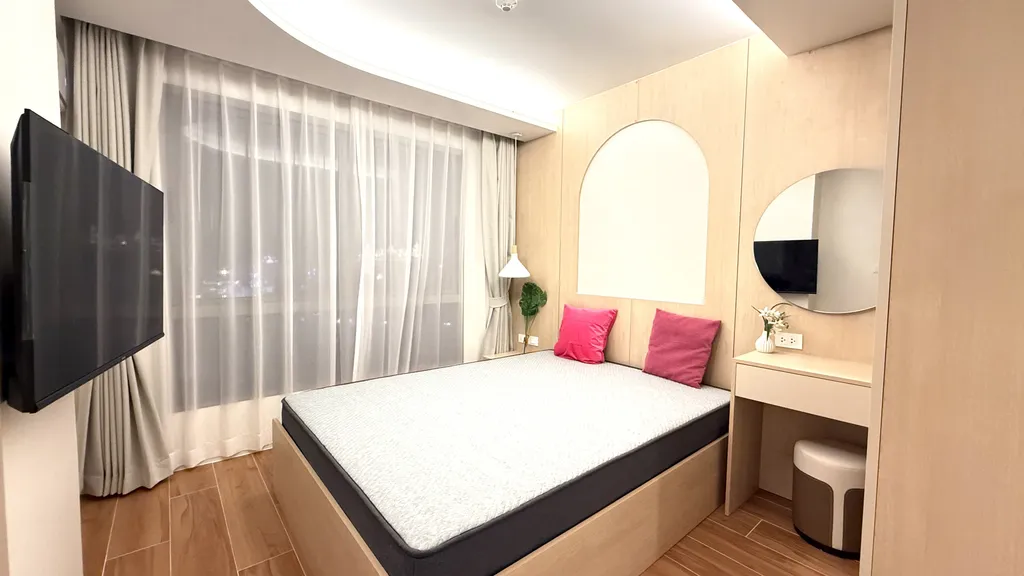 Двухкомнатная квартира у пляжа Камала с рабочим кабинетом, бассейном, залом