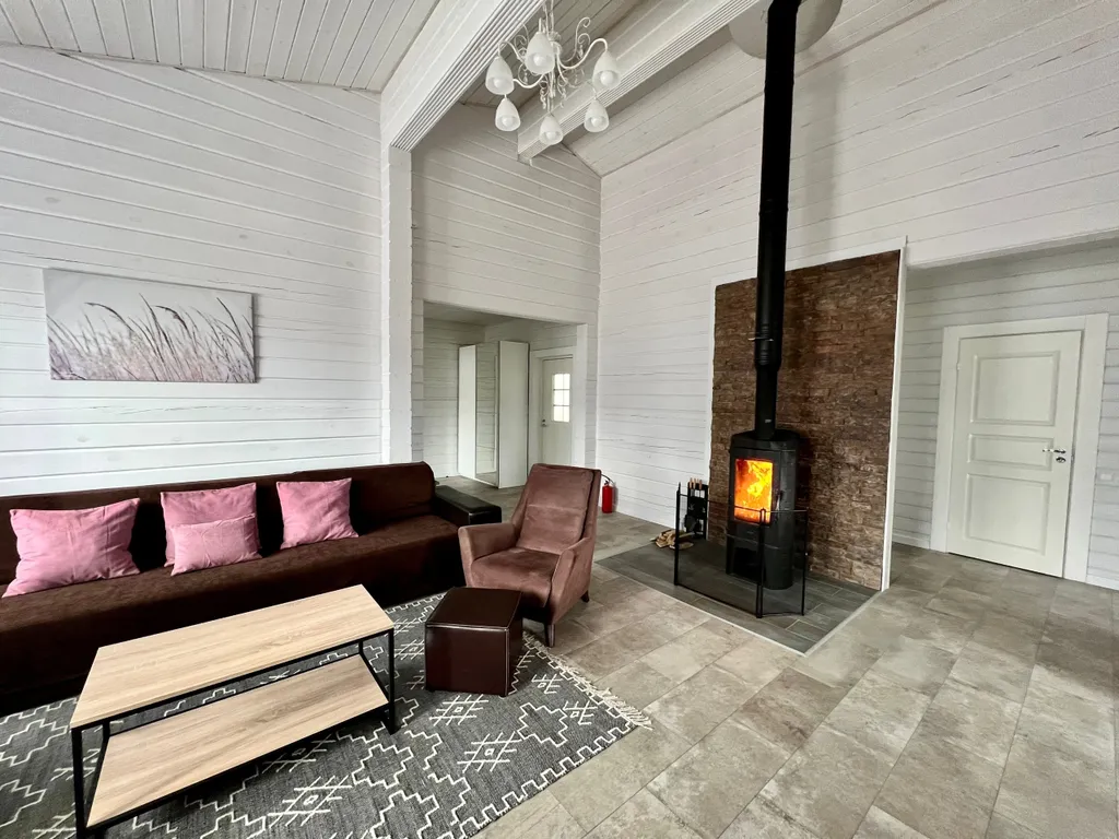 Уютный коттедж N8 с сауной и камином на озере Лунном