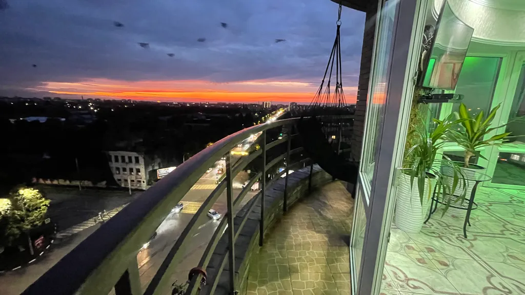 Уютная квартира с видом на город и горы