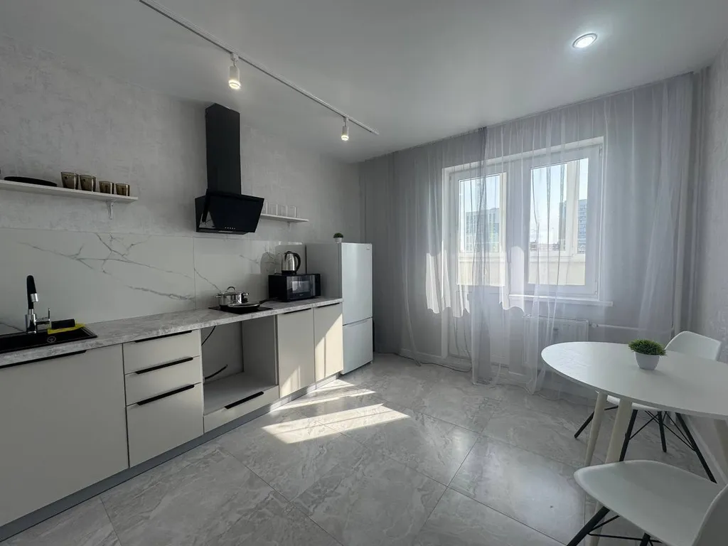 Уютные апартаменты LikeHome на Братьев Хусаиновых 6