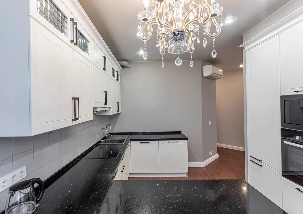 Большая квартира с видом на море