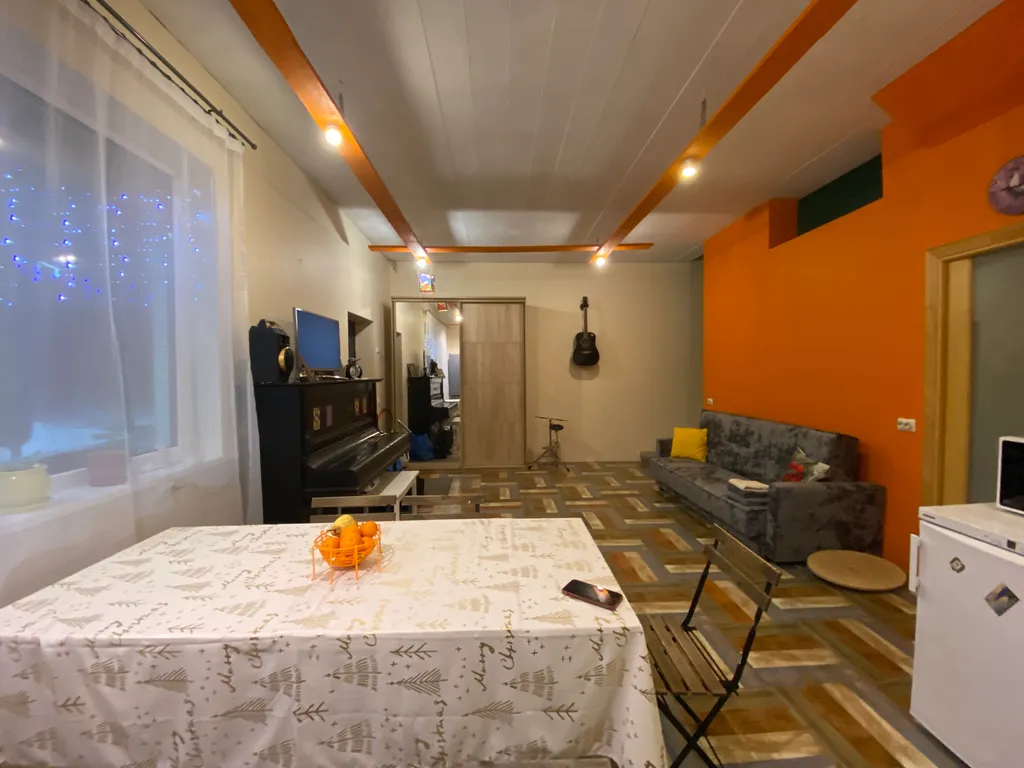 Дом у леса в минуте от города!