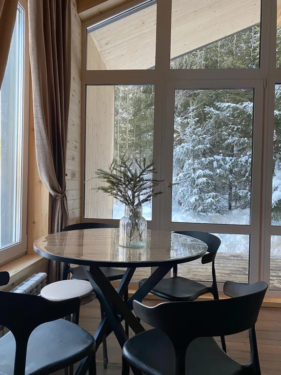 Уютный домик с панорамным видом на лес