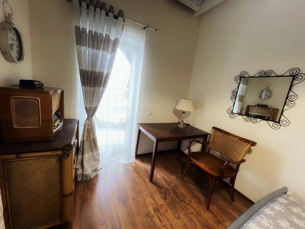 Коттедж с отдельным входом и видом на сад