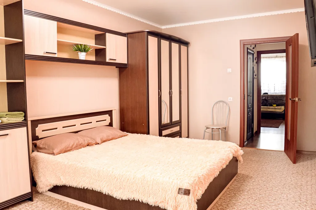 Двушечка возле Леруа