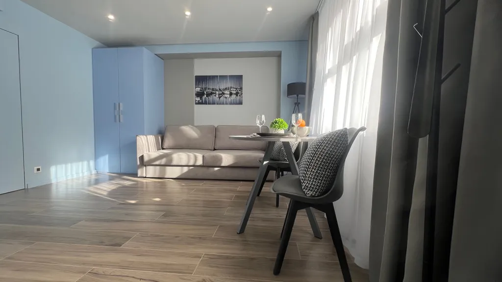 Апартаменты у Часовой башни голубые