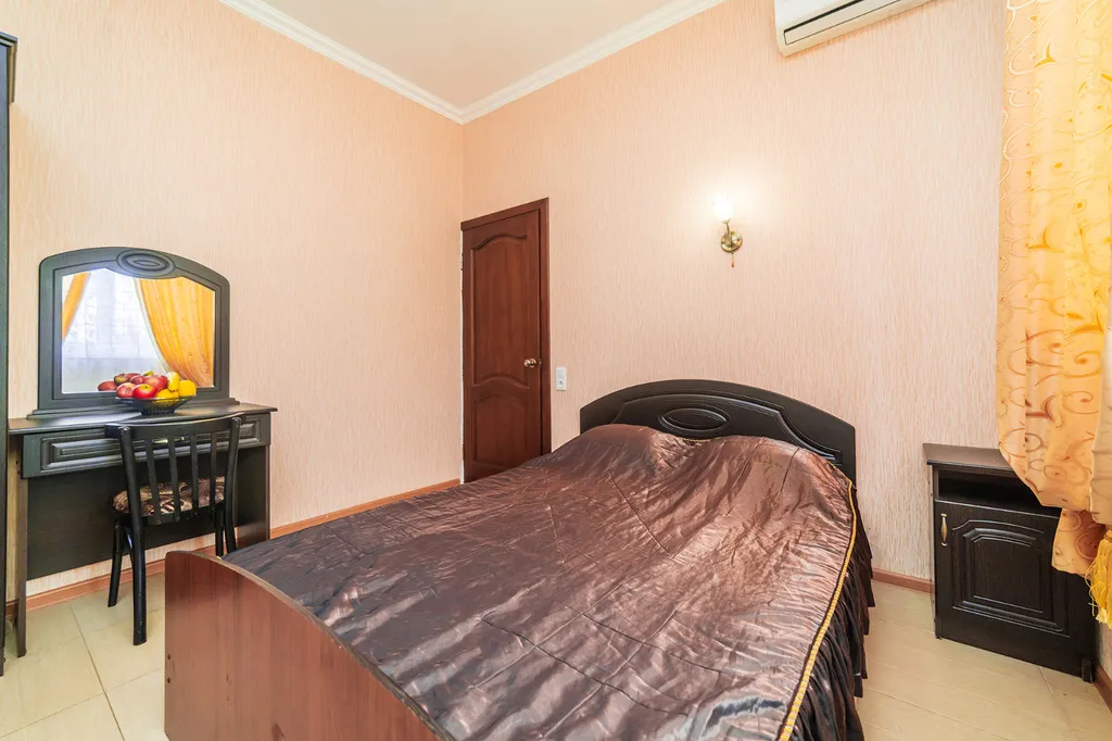 Двухкомнатный номер с двумя двухспальными кроватями и удобствами