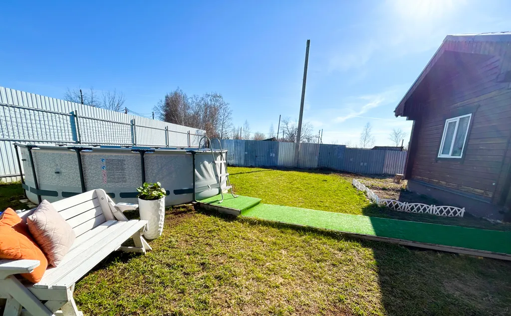 Дом с баней и бассейном