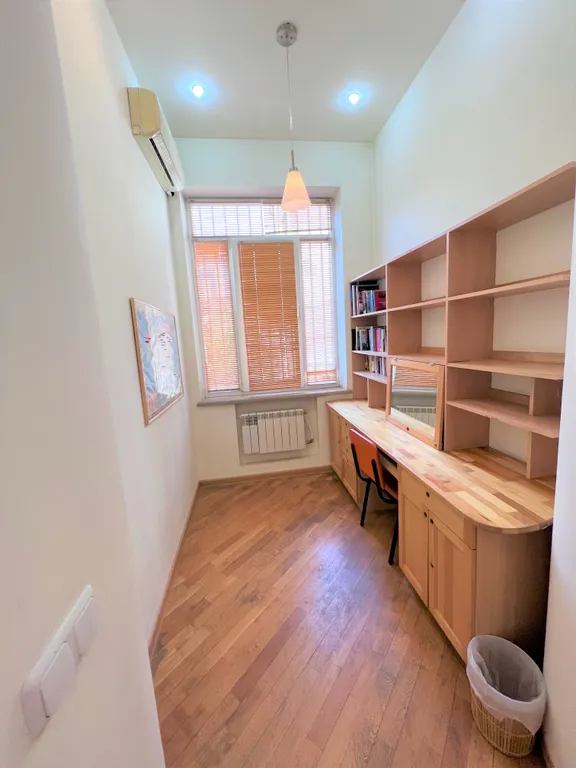 Квартира с балконом у площади Республики и экскурсии с Рубеном