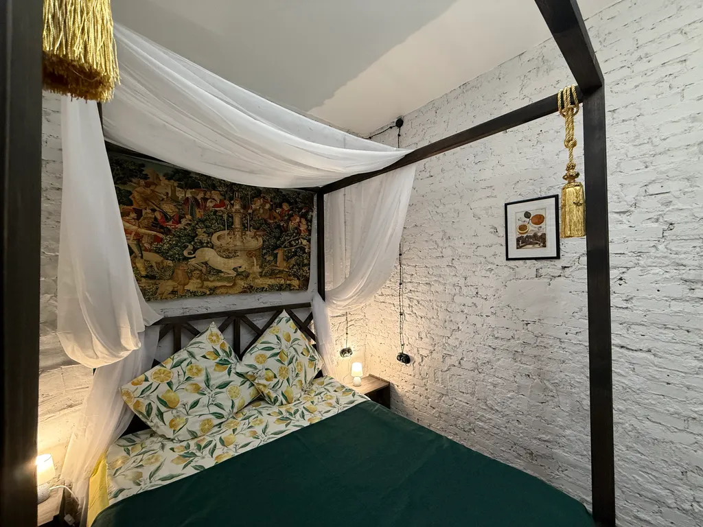 Уютная комната с отдельным входом в центре города