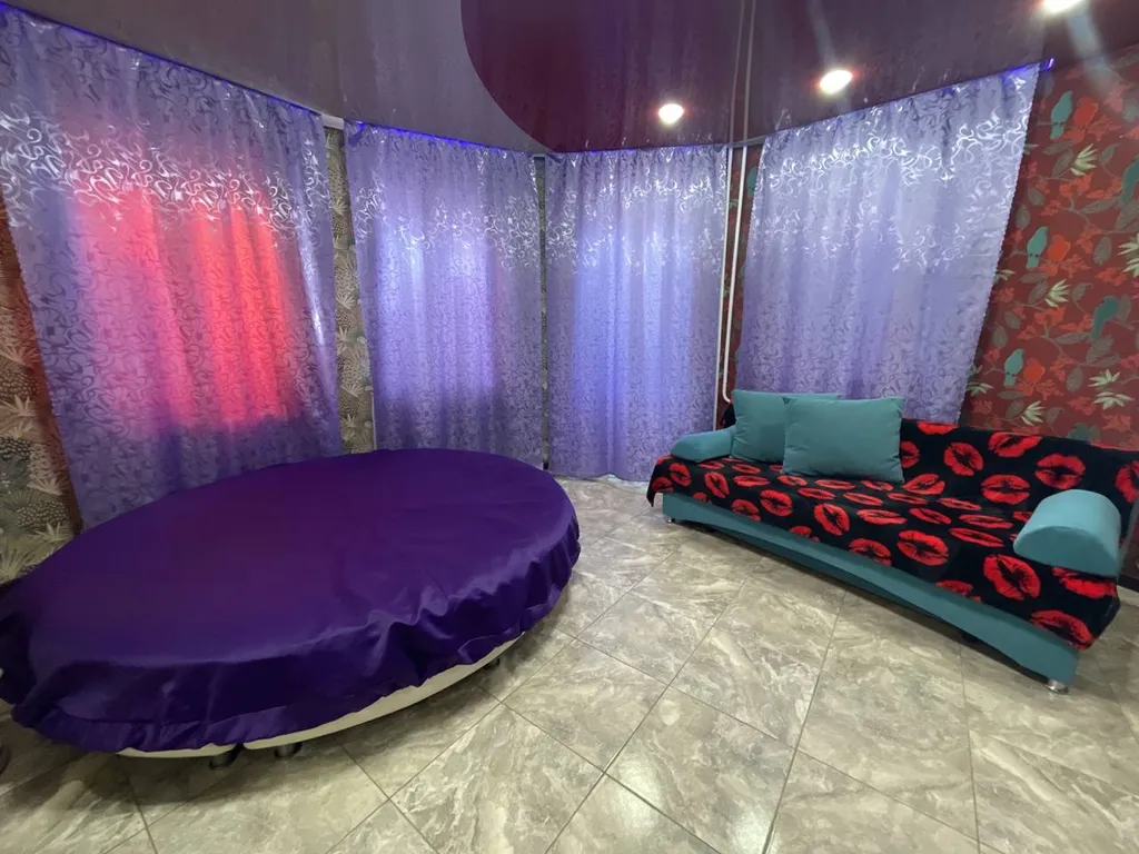 Студия любви в стиле 50 оттенков красного