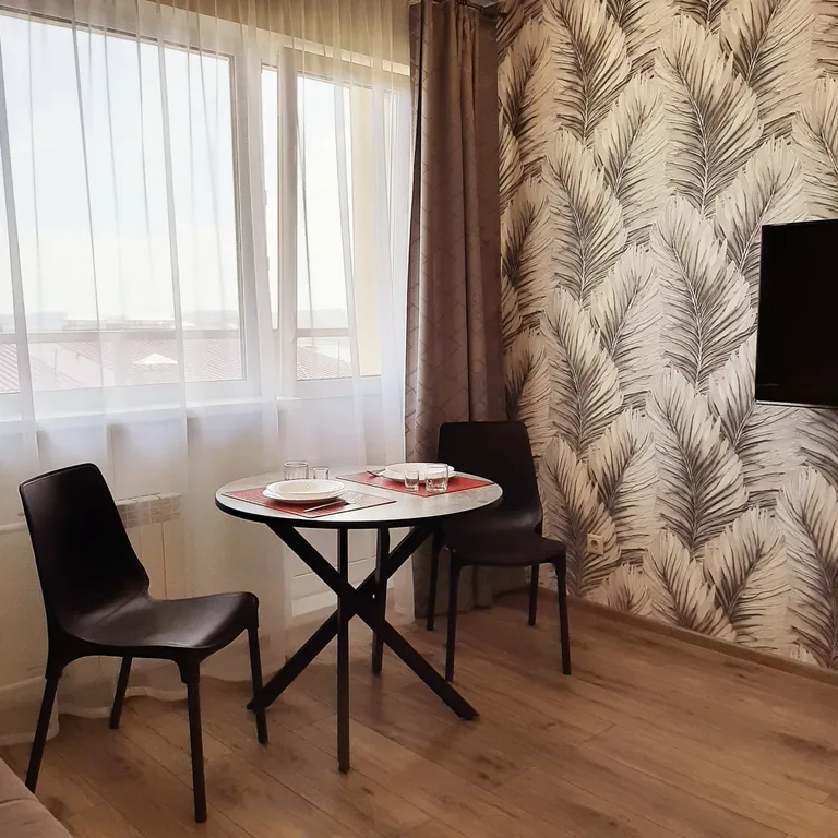 Просторная евротрешка с видом на Ангару и город