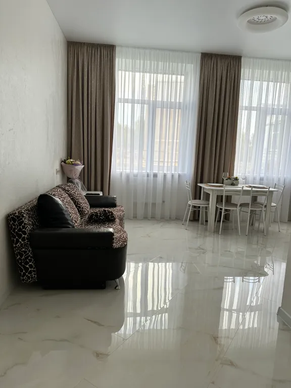 Просторная, светлая двухкомнатная квартира