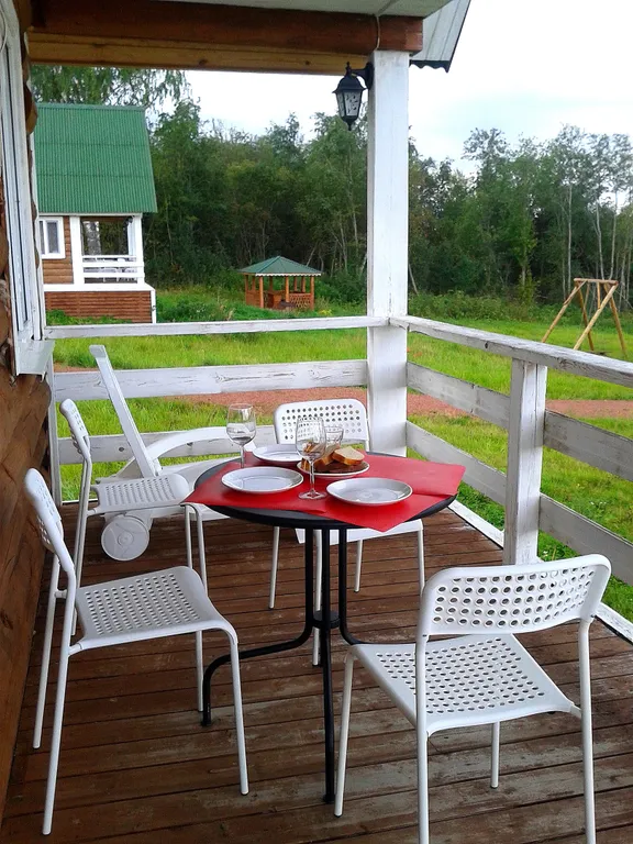 Коттедж Коттедж на берегу озера,рыбалка и отдых всей семьей! — Родионово