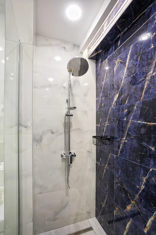 Золотой Ананас с видом на море