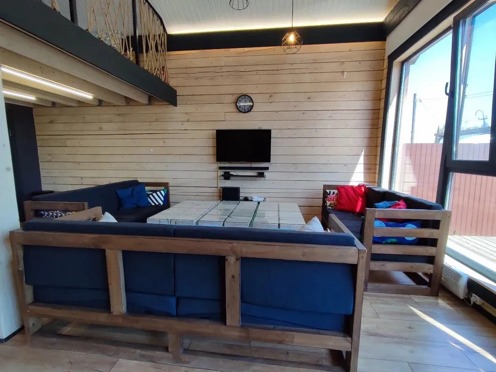 Уютный загородный дом в черте города