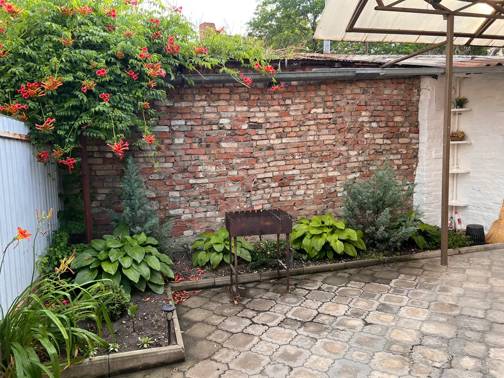 Дом с патио в центре города