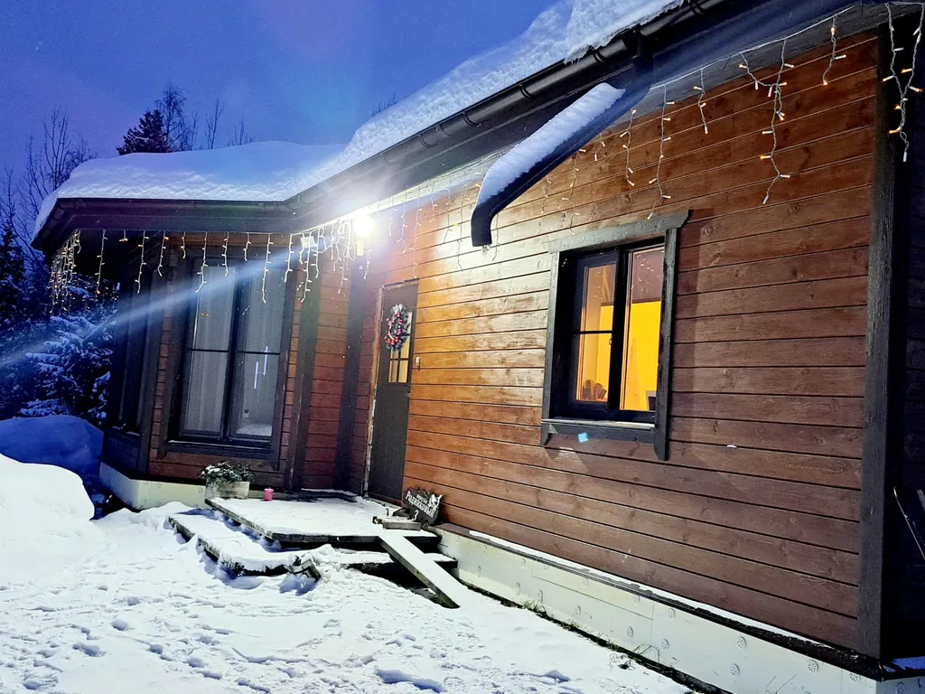 Уютный современный дом с сауной в тихом месте в окружении леса