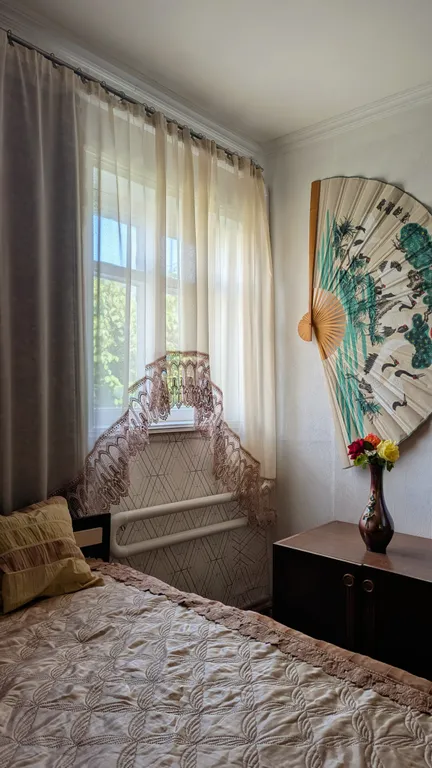 Большой уютный дом с камином и зоной для посиделок во дворе