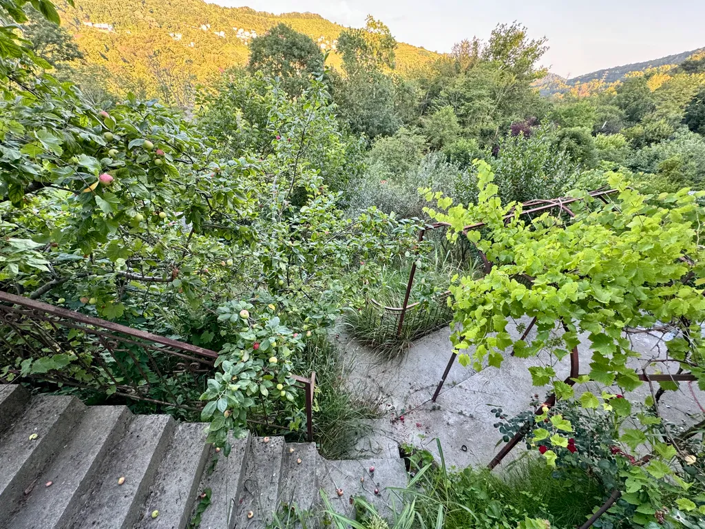 3-этажный дом с садом недалеко от моря