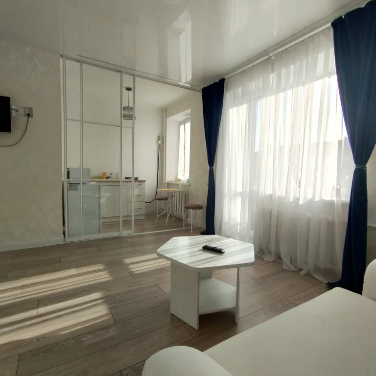 Очень светлая красивая новая квартира в самом центре у площади Победы