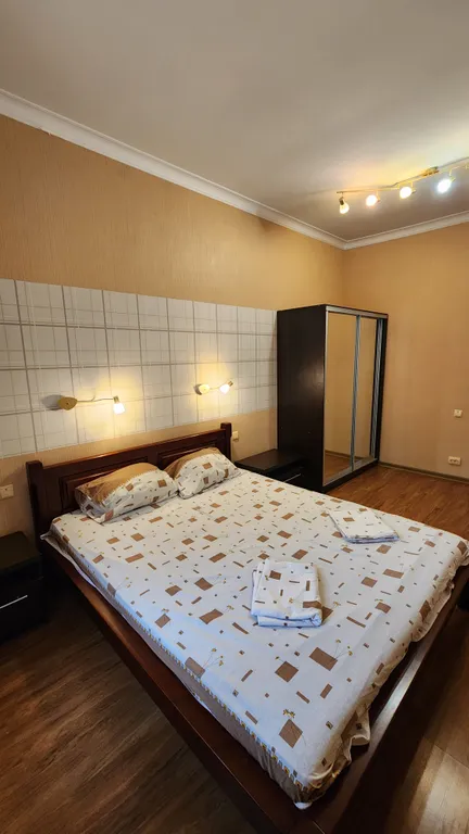 Дом с отдельным двором рядом с Театральной площадью