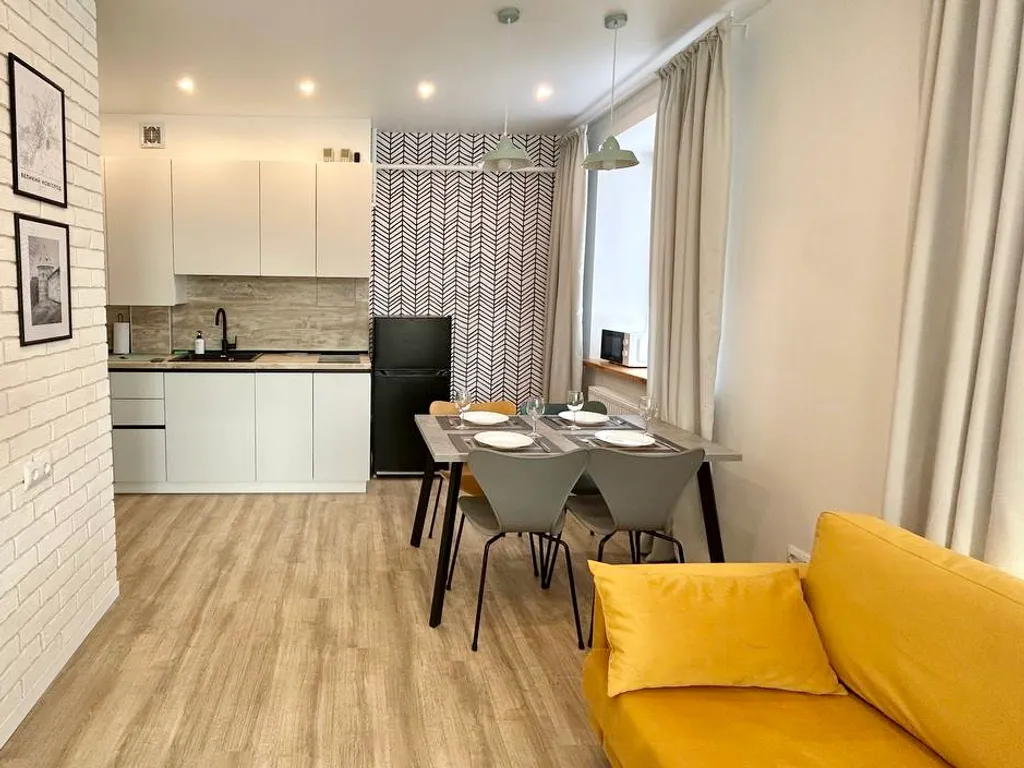 Солнечная квартира — аренда посуточно в Великий Новгород