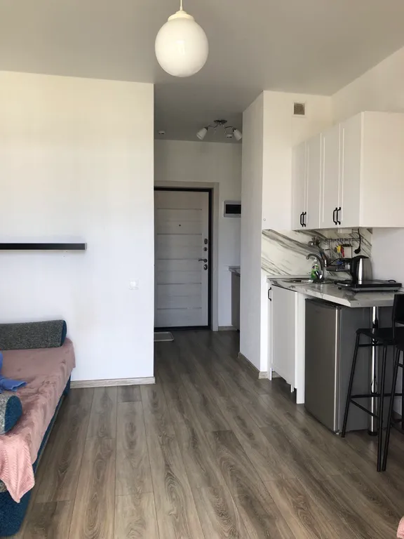 Уютная студия с террасой с видом на горы